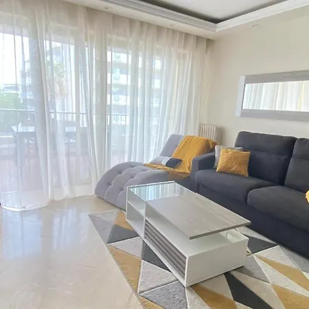 Apartamento De 3 Pieces De Haut Standing Face Palais Des Congres By Weekome